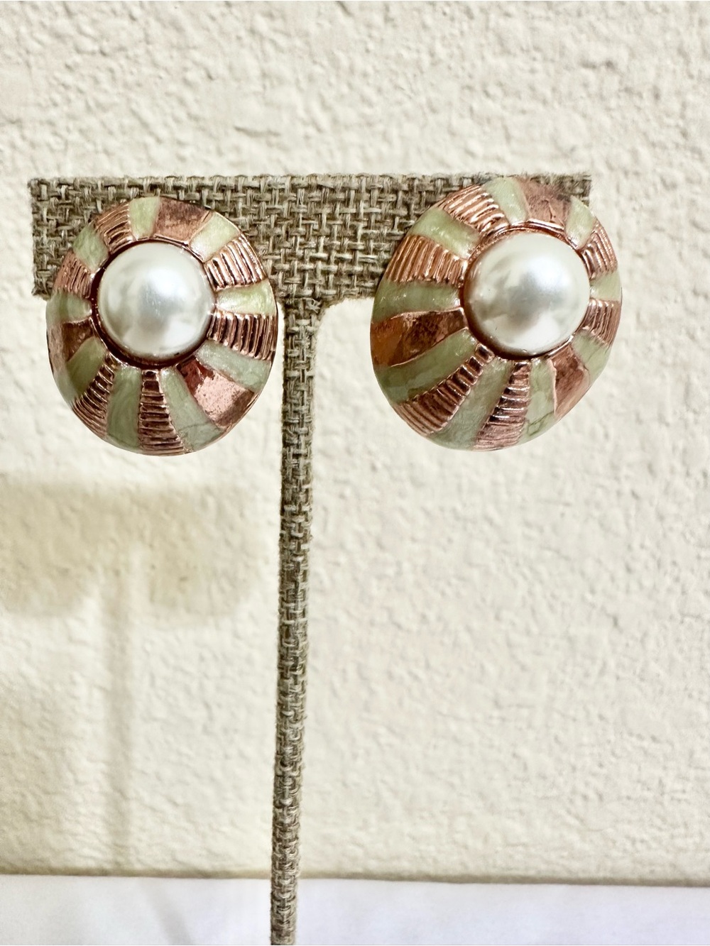 Vintage Pearl-Center Round Clip Earrings in Mint and Rose Gold